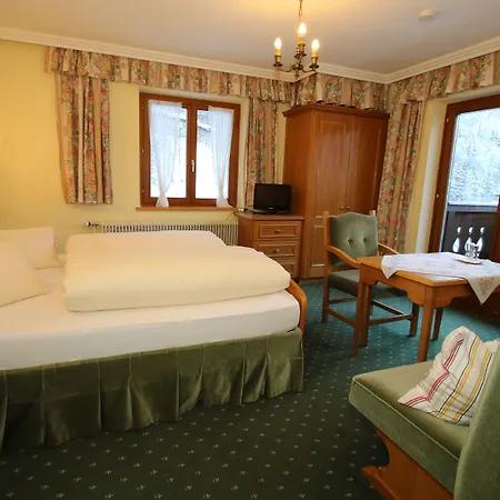 招待所 Pass Lueg 哥林素萨尔察赫