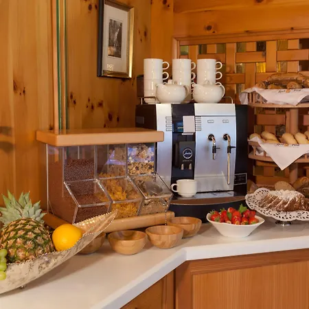 Pass Lueg 招待所 哥林素萨尔察赫