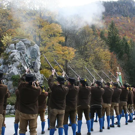 Pass Lueg 招待所 哥林素萨尔察赫